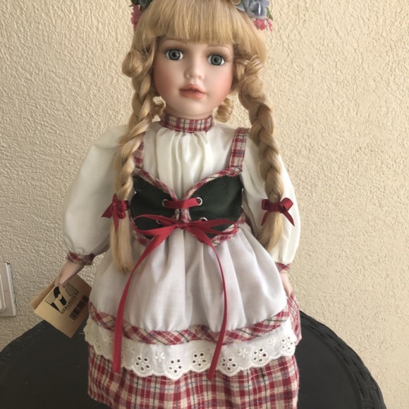 New RF Collection 17" Porcelain German Doll Set Bavarian Attire w/Tags & Stands - Picture 10 of 15